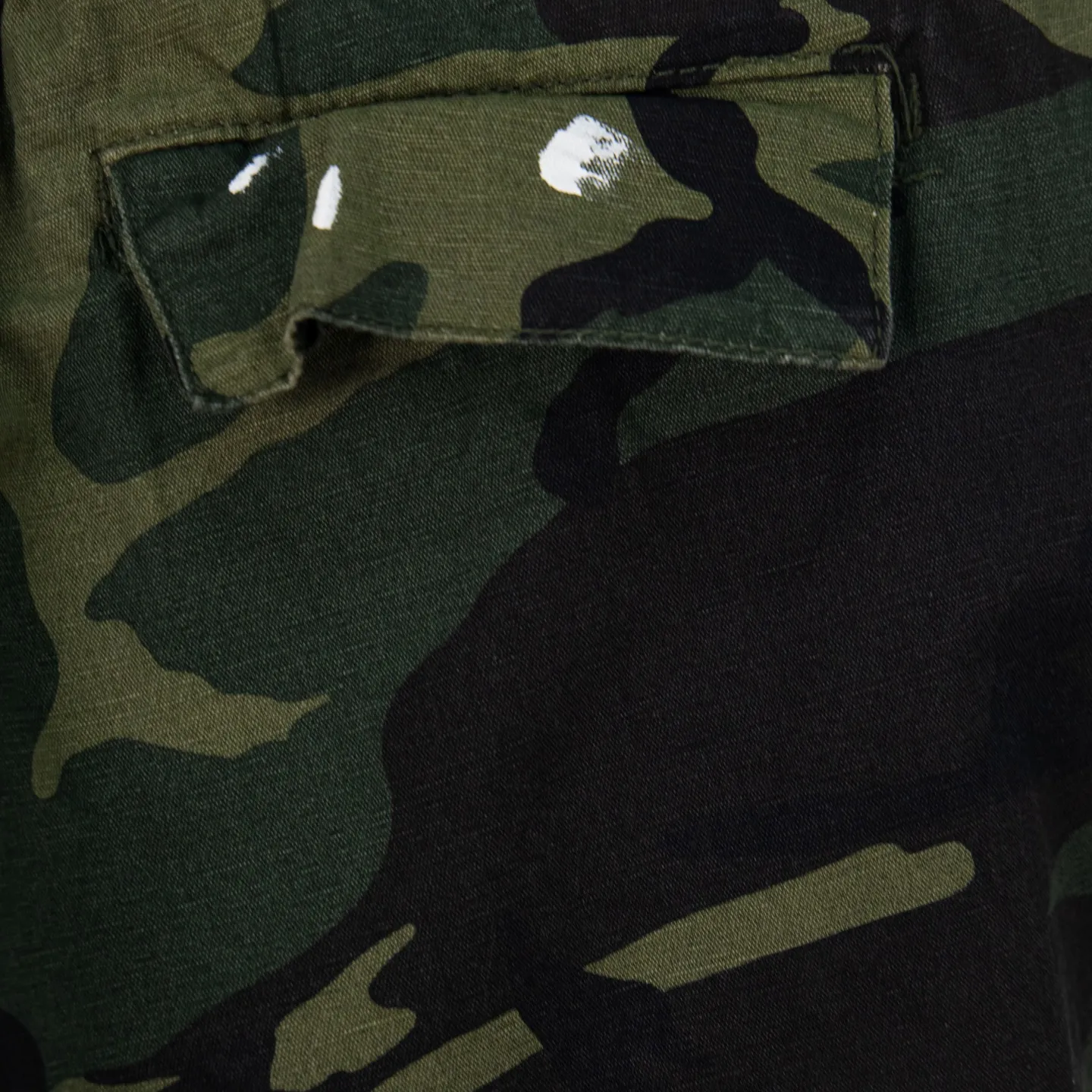 P250 Chrome Hearts Gallery 2025 new camouflage stitching multi-pocket couple bootcut jeans are a hot trend this season and are sought after by countless celebrities and fashionistas. The neat details of the cutting process add color to the playful fashion! The neat and meticulous design, and the well-fitting structure is unique. The upper body not only has outstanding recognition, but also looks younger and younger. A style with the ultimate wearing meaning and performance, gorgeous color matching, and the craftsmanship of this style is also extremely extraordinary. After the finished product is washed, it is disassembled and hand-made with sheepskin cross leather and then spliced ​​together to complete. The whole piece has too many craftsmanship to describe. It is decorated with patchwork cross flowers and high-waisted washed jeans! ! Absolutely high-end luxury product, a god-level single product, a super popular product, made by top heavy industry, a magic weapon that cannot be missed to hit the streets. Style number: 1846 Size: 28 30 32 34 36 Color: camouflage